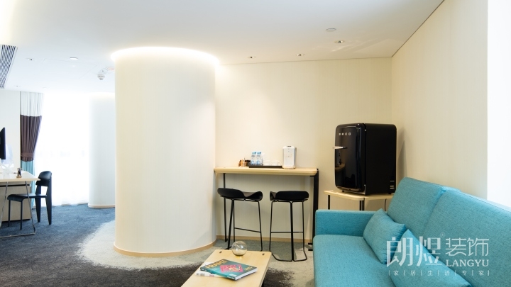 現代主義風格酒店裝修效果圖-酒店套房休息區