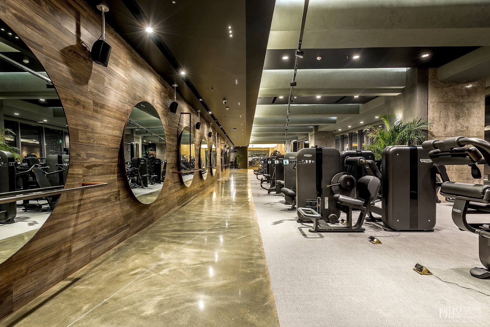 健身房鏡子-走廊裝修設計效果圖